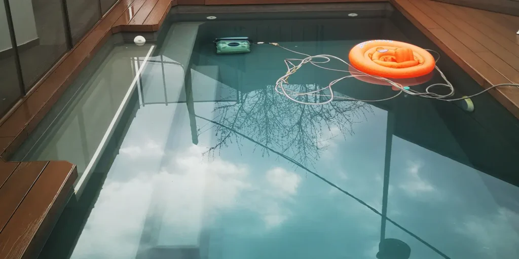 ¿Cómo recupero el agua de mi piscina con algas y o después de la tormenta de arena? 29 piscina en tormenta de arena