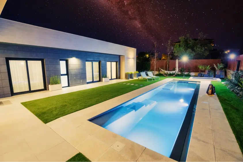 Las mejores ideas para decorar alrededor de la piscina y convertirla en el centro de tu jardín 7
