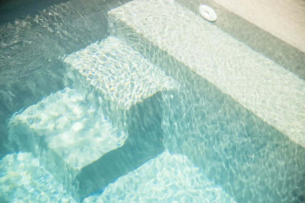 Consejos a la Hora de Comprar Escaleras para Piscinas 3 escaleras piscina