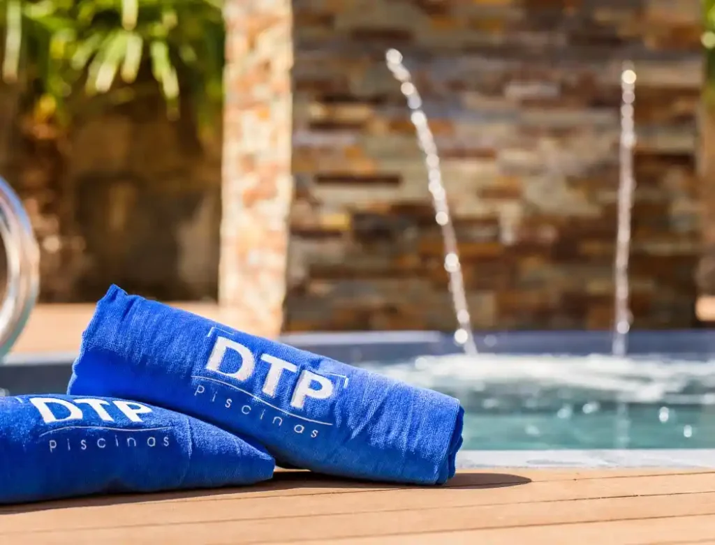 Cómo Quitar Algas de la Piscina de Forma Efectiva y Prevenir su Reaparición 8 quitar algas de piscina