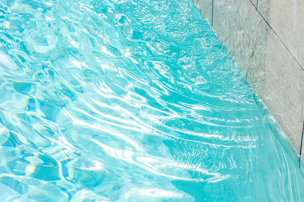 Cómo Quitar Algas de la Piscina de Forma Efectiva y Prevenir su Reaparición 5 quitar algas de piscina