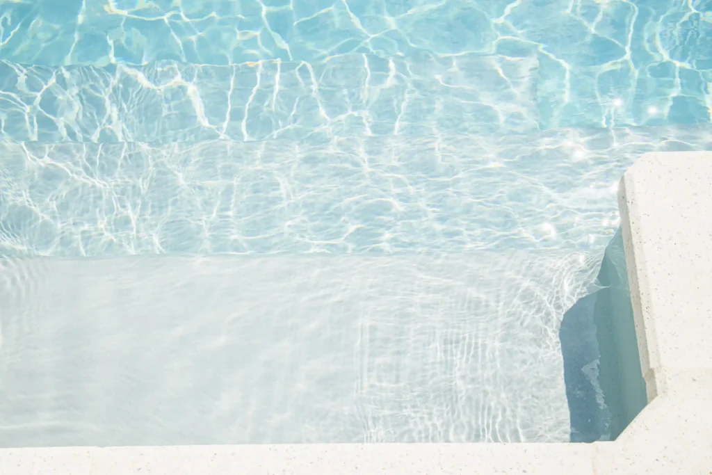 Cómo Quitar Algas de la Piscina de Forma Efectiva y Prevenir su Reaparición 9 quitar algas de piscina