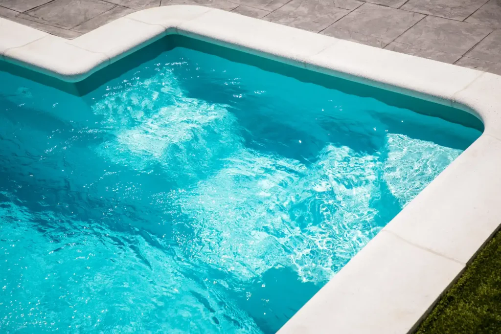 Cómo Quitar Algas de la Piscina de Forma Efectiva y Prevenir su Reaparición 4 quitar algas de piscina