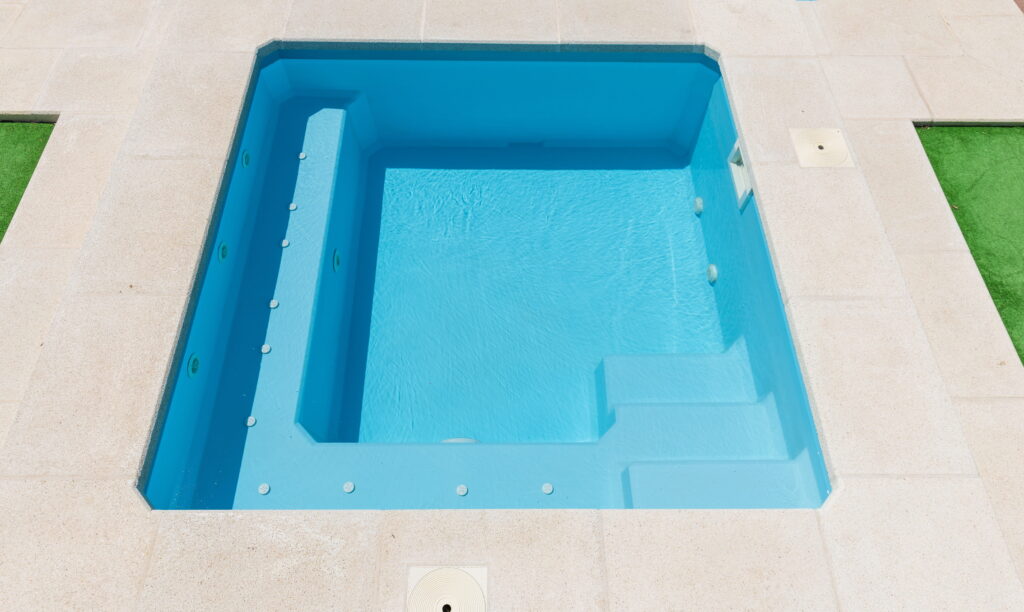Accesorios spa y diseño: Guía para crear tu spa exterior perfecto 3 Piscina RHIN DTP