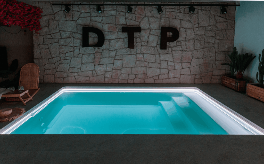 Focos LED de colores para piscina: ¿Cómo elegirlos e instalarlos? 6 Focos LED de colores para piscina: ¿Cómo elegirlos e instalarlos? 5
