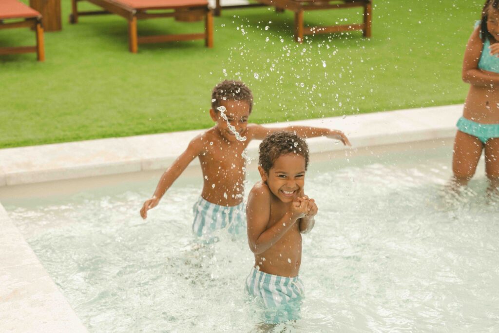 Cómo enfriar el agua de la piscina: métodos eficaces para el verano 2 Cómo enfriar el agua de la piscina: métodos eficaces para el verano 1