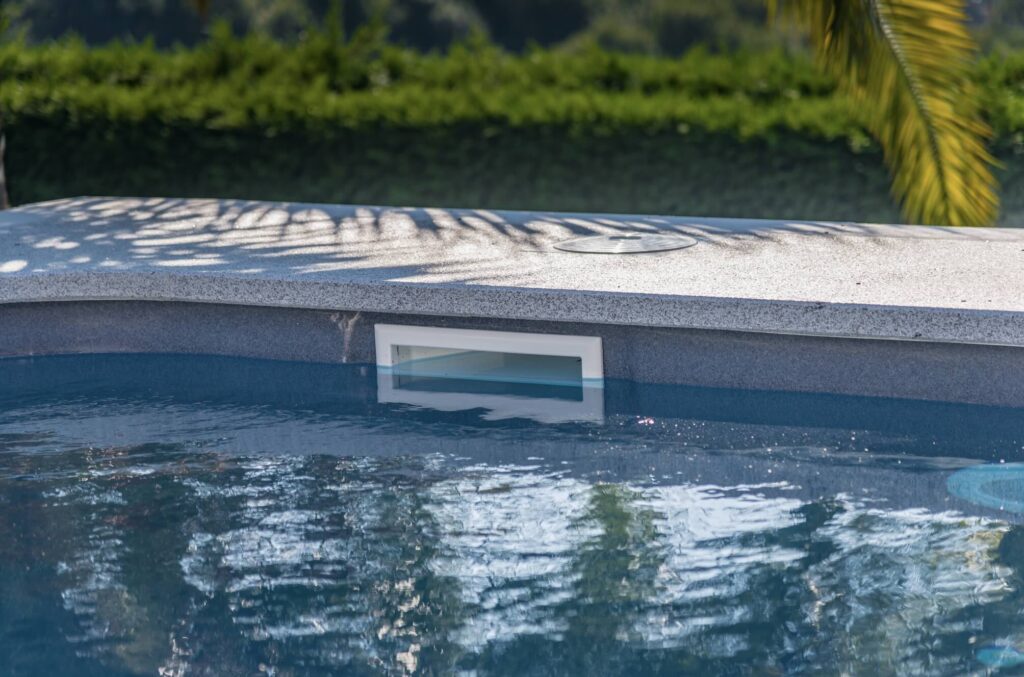 Grasa en piscina