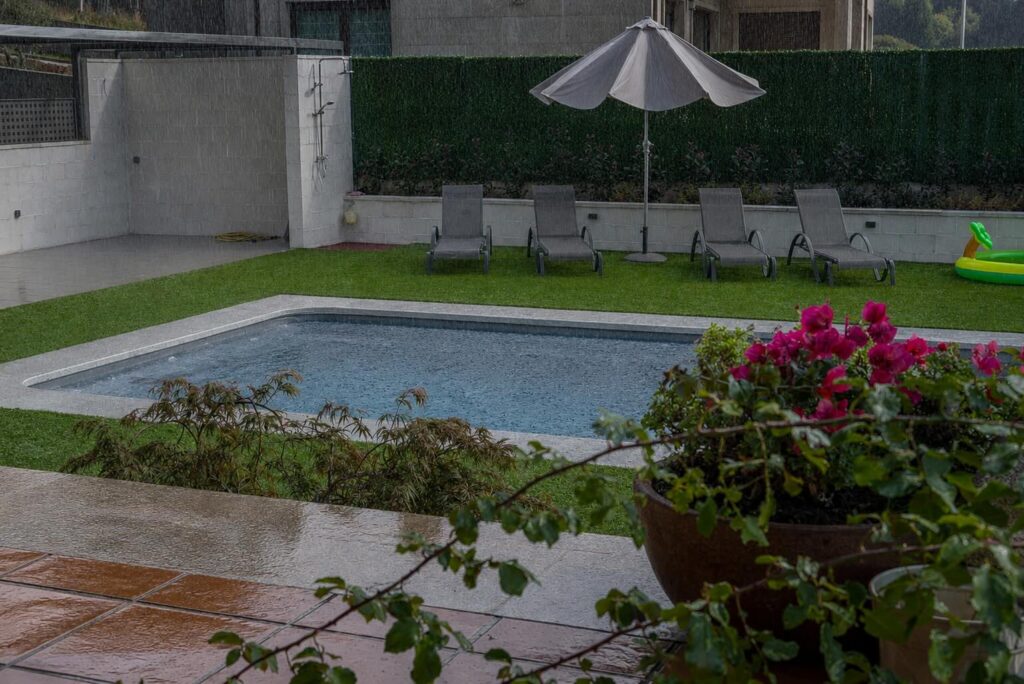 Piscina y agua de lluvia