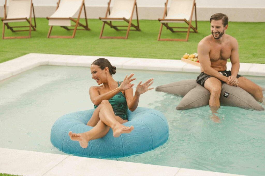 Juegos en piscina para adultos: las mejores ideas para 2 personas, grupos y piscinas pequeñas 4 Juegos en piscina para adultos: las mejores ideas para 2 personas, grupos y piscinas pequeñas 3