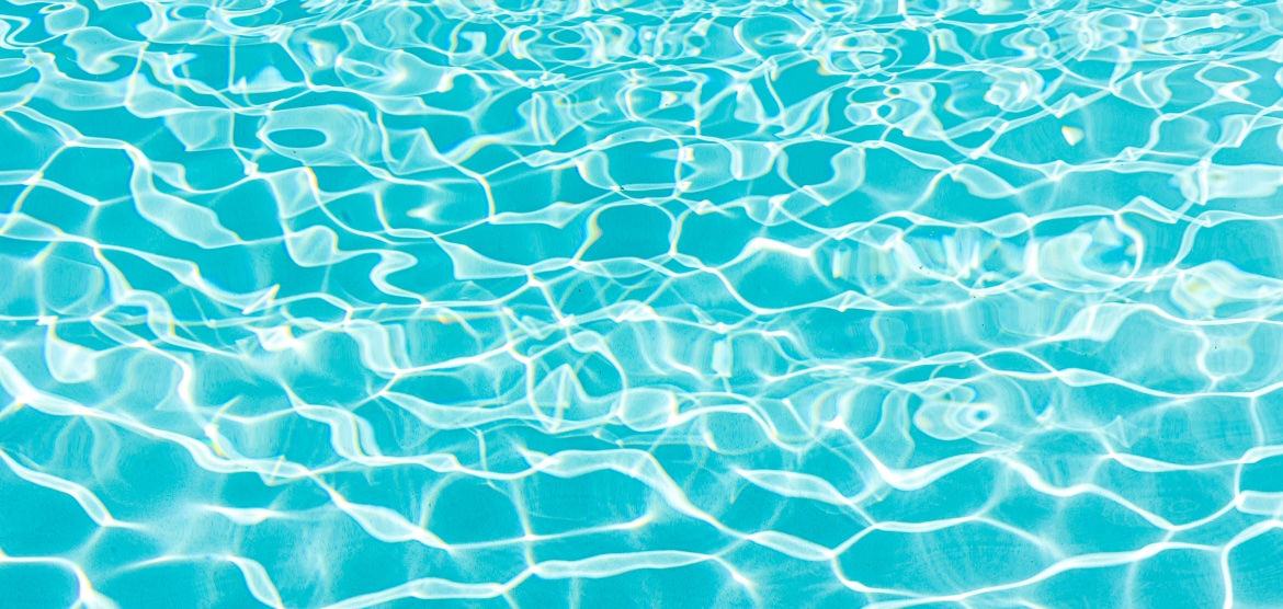 Como limpiar la grasa en la piscina